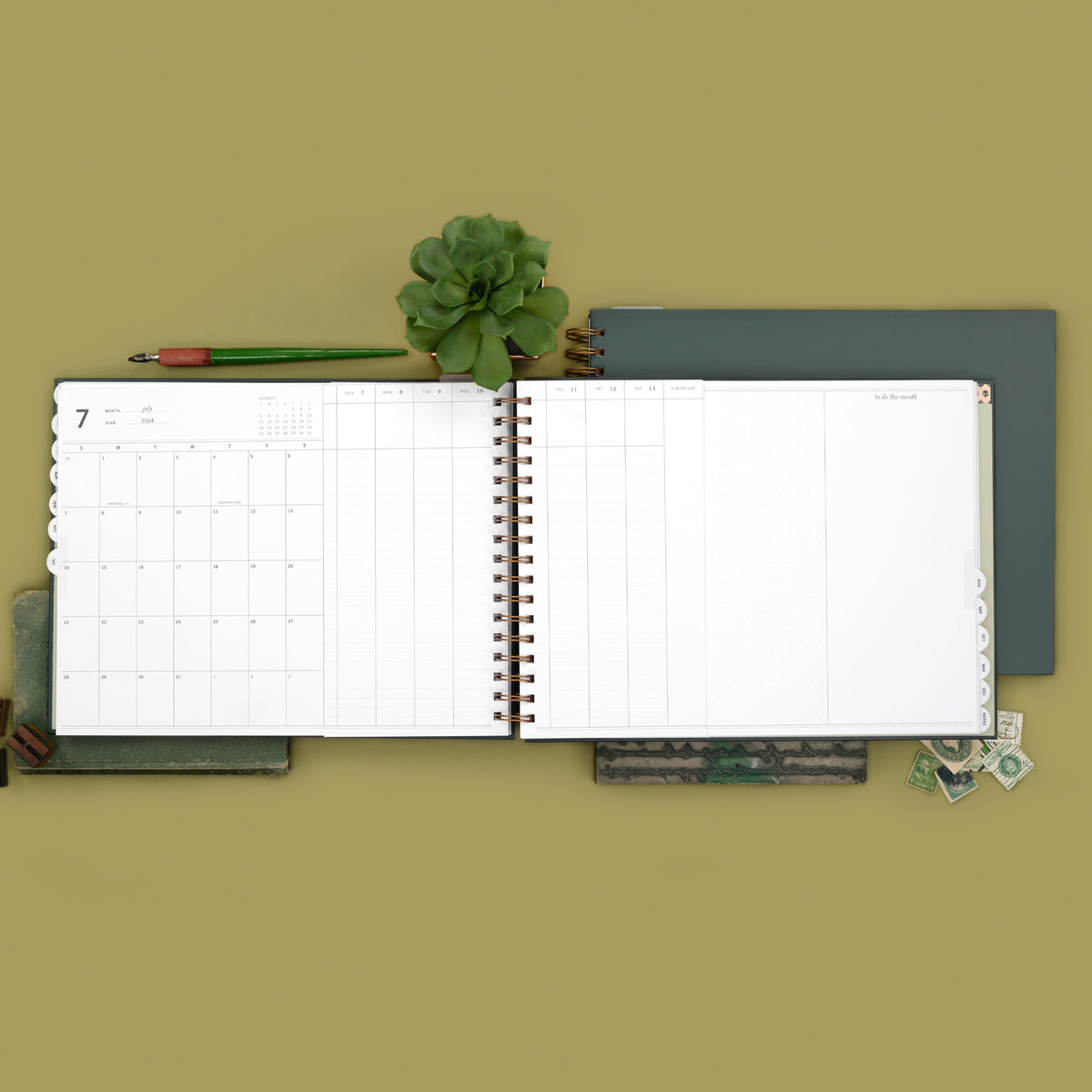2024 Vertical Weekly Planner, Evergreen