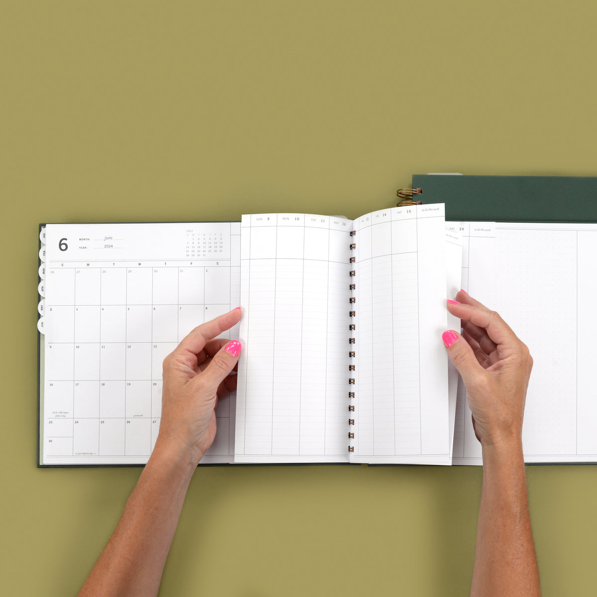 2024 Vertical Weekly Planner, Evergreen